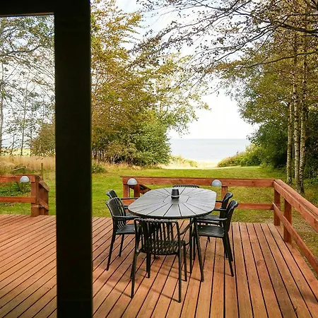Classic 1960s With Limfjord Views Ferienhaus
